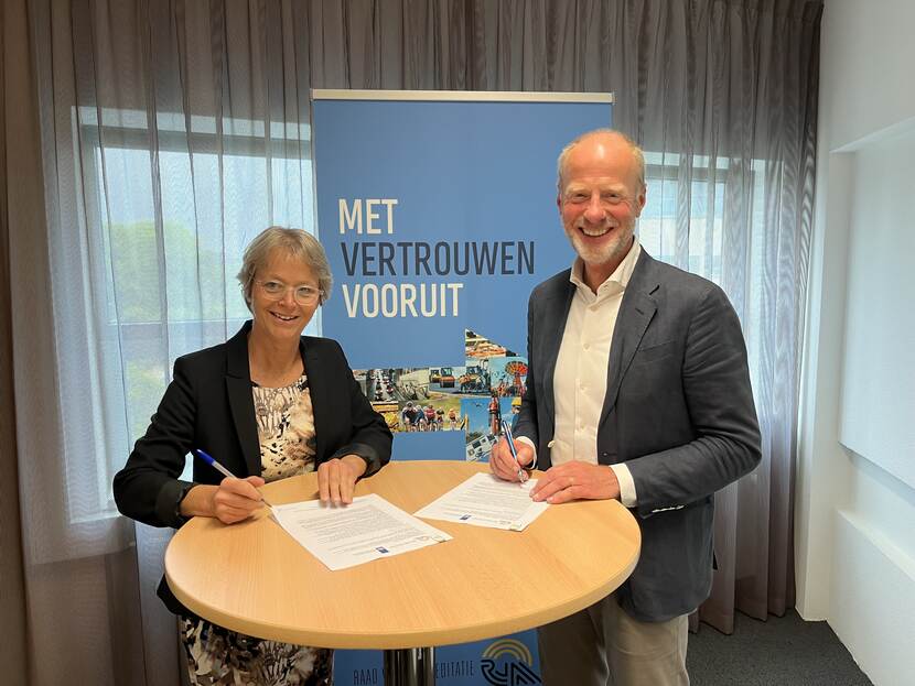 Ondertekening informatieprotocol TloKB en RvA